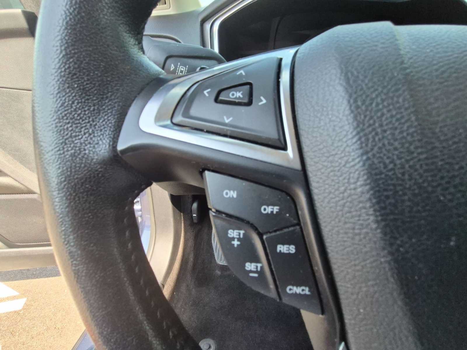 Used 2018 Ford Fusion SE w/ Fusion SE Technology Package FWD image 22