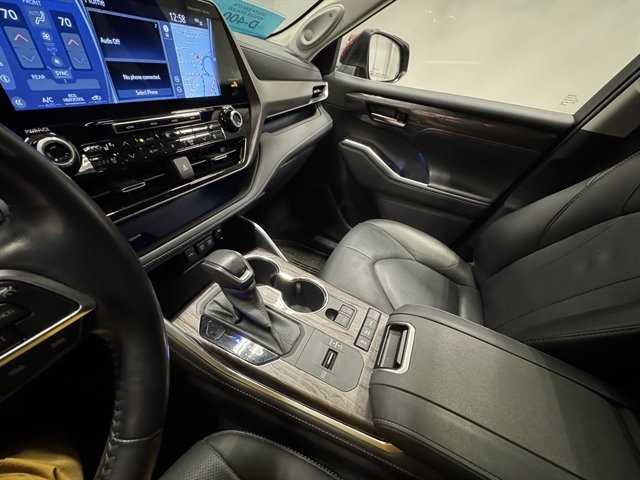 Used 2021 Toyota Highlander Limited AWD/4WD image 28
