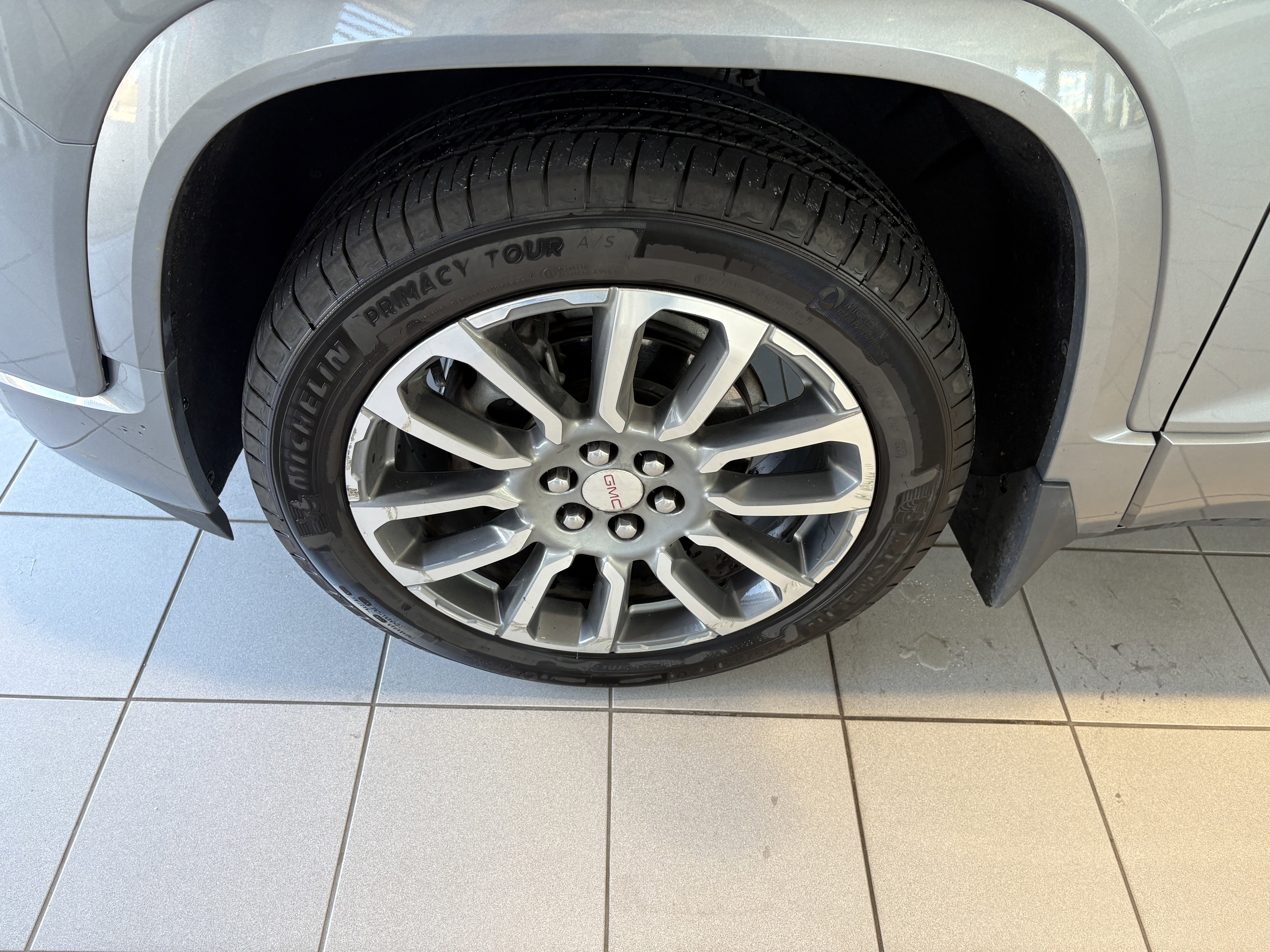 Used 2022 GMC Acadia Denali w/ Denali Ultimate Package image 8