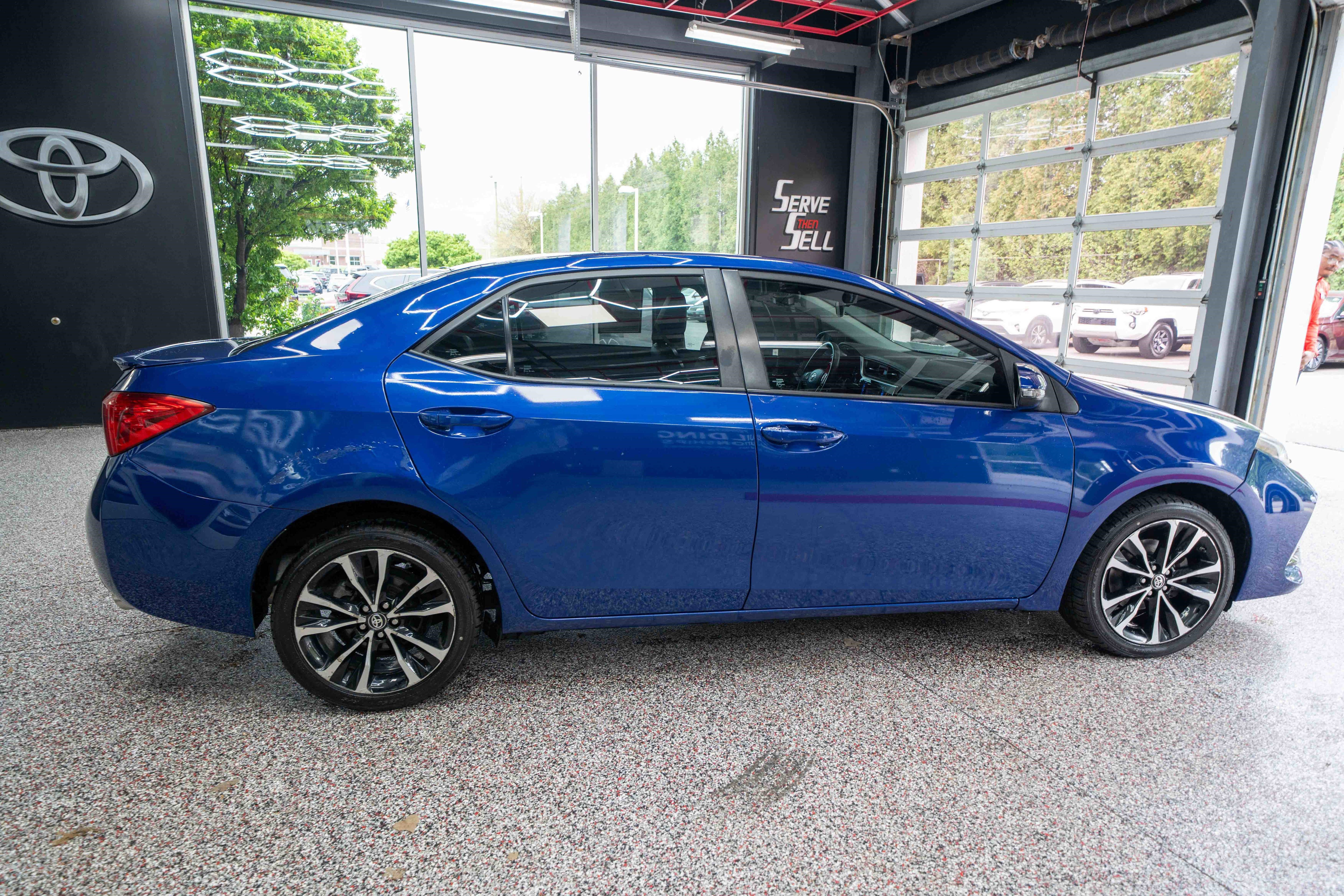 Used 2017 Toyota Corolla SE FWD image 4