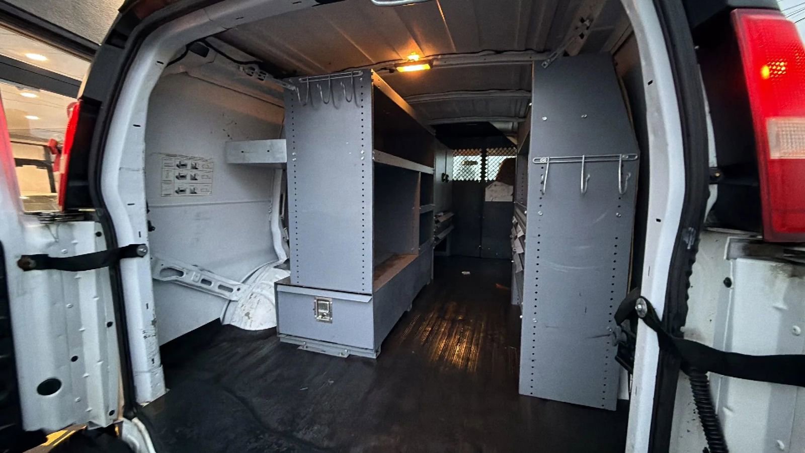 Used 2009 Chevrolet Express 2500 Van 3D image 7