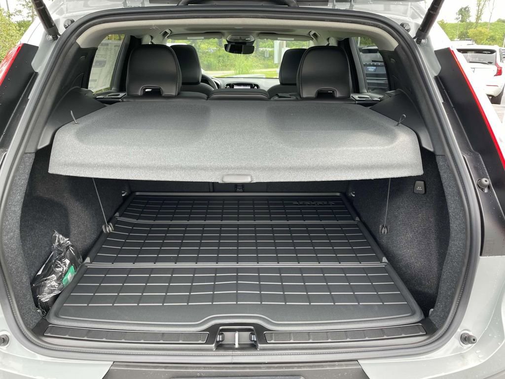 New 2026 Volvo XC40 B4 Plus w/ Protection Package Premier FWD image 34