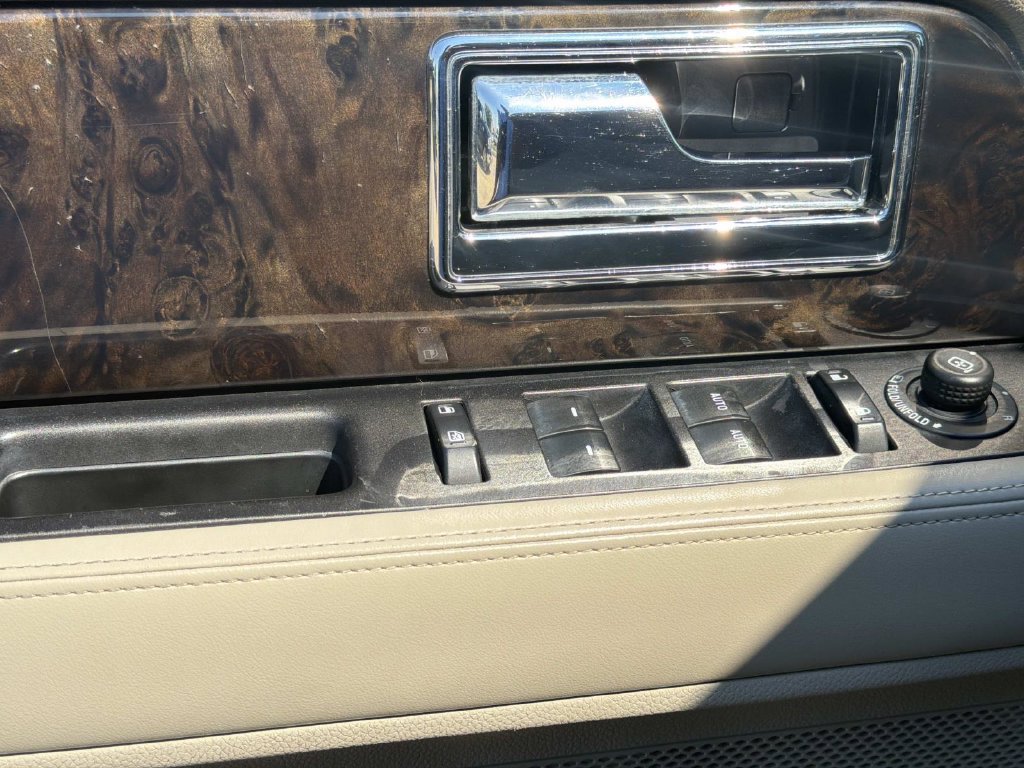 Used 2017 Lincoln Navigator Select RWD image 23