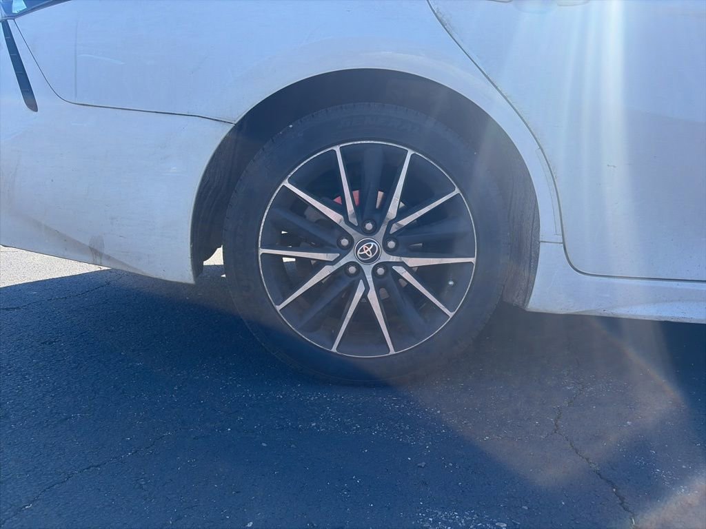 Used 2022 Toyota Camry SE image 9