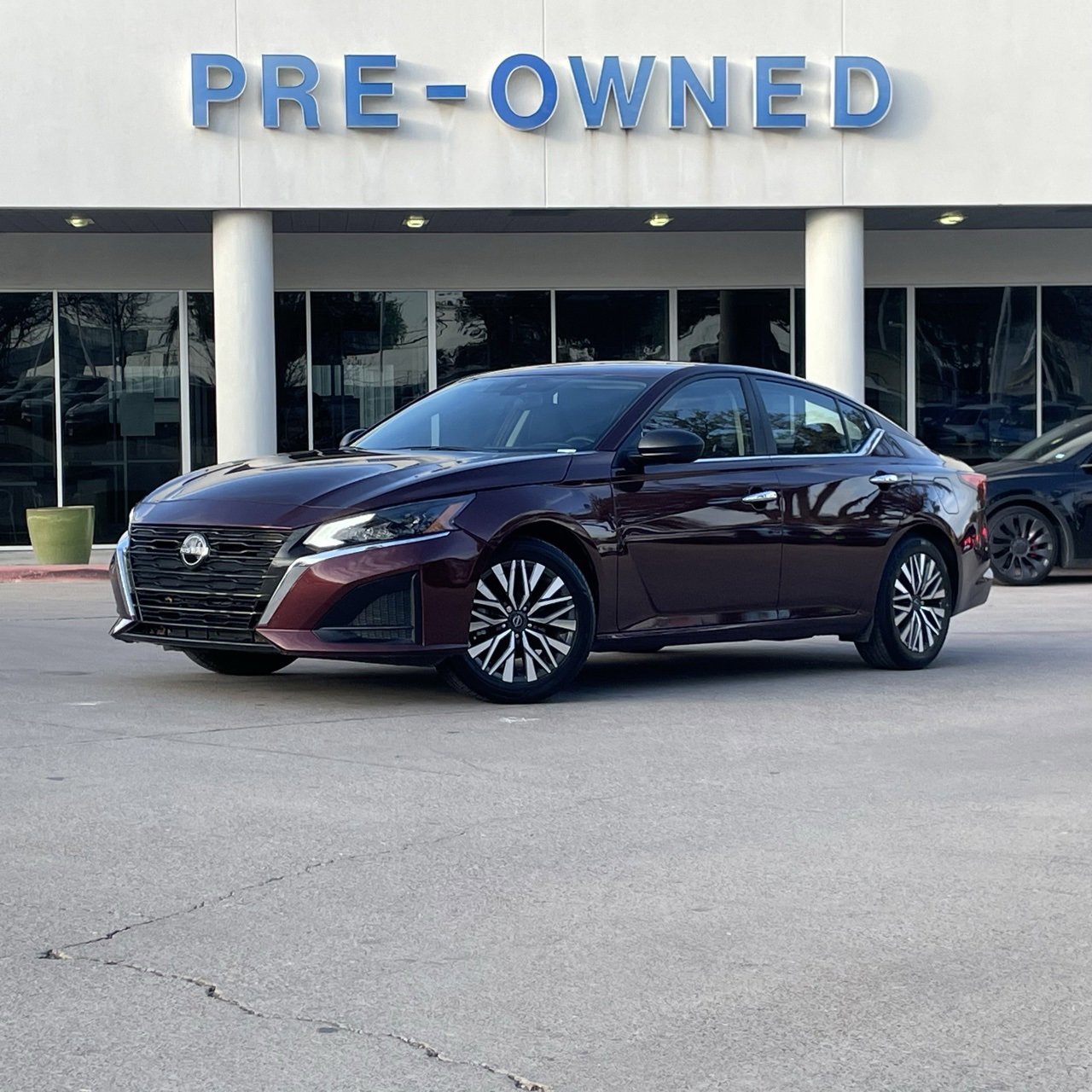 Used 2024 Nissan Altima 2.5 SV image 1