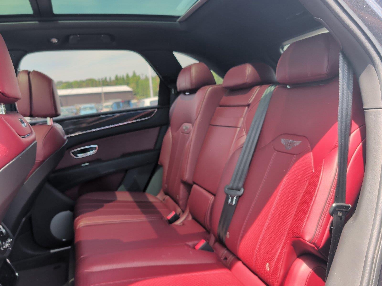 Used 2022 Bentley Bentayga AWD/4WD image 12