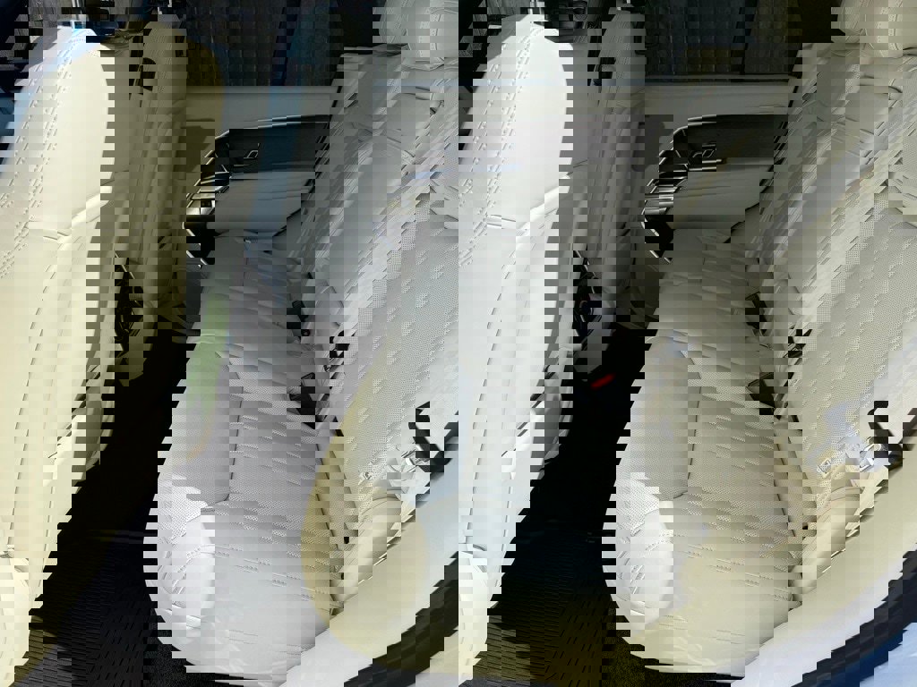 New 2026 Land Rover Range Rover SE image 33