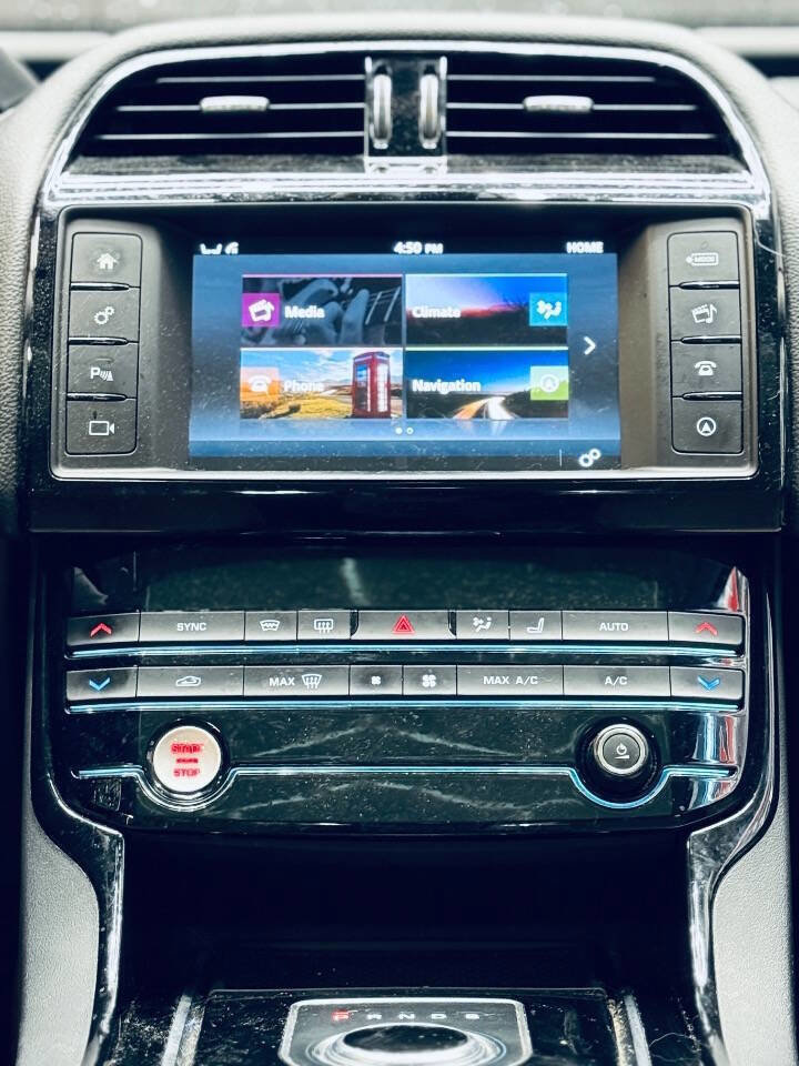 Used 2017 Jaguar XE Premium image 13