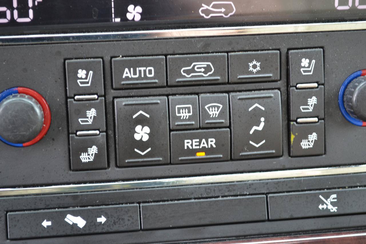 Used 2014 Cadillac Escalade Premium AWD/4WD image 25