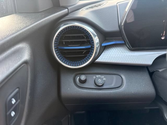 Used 2025 Chevrolet Trax LT FWD image 26