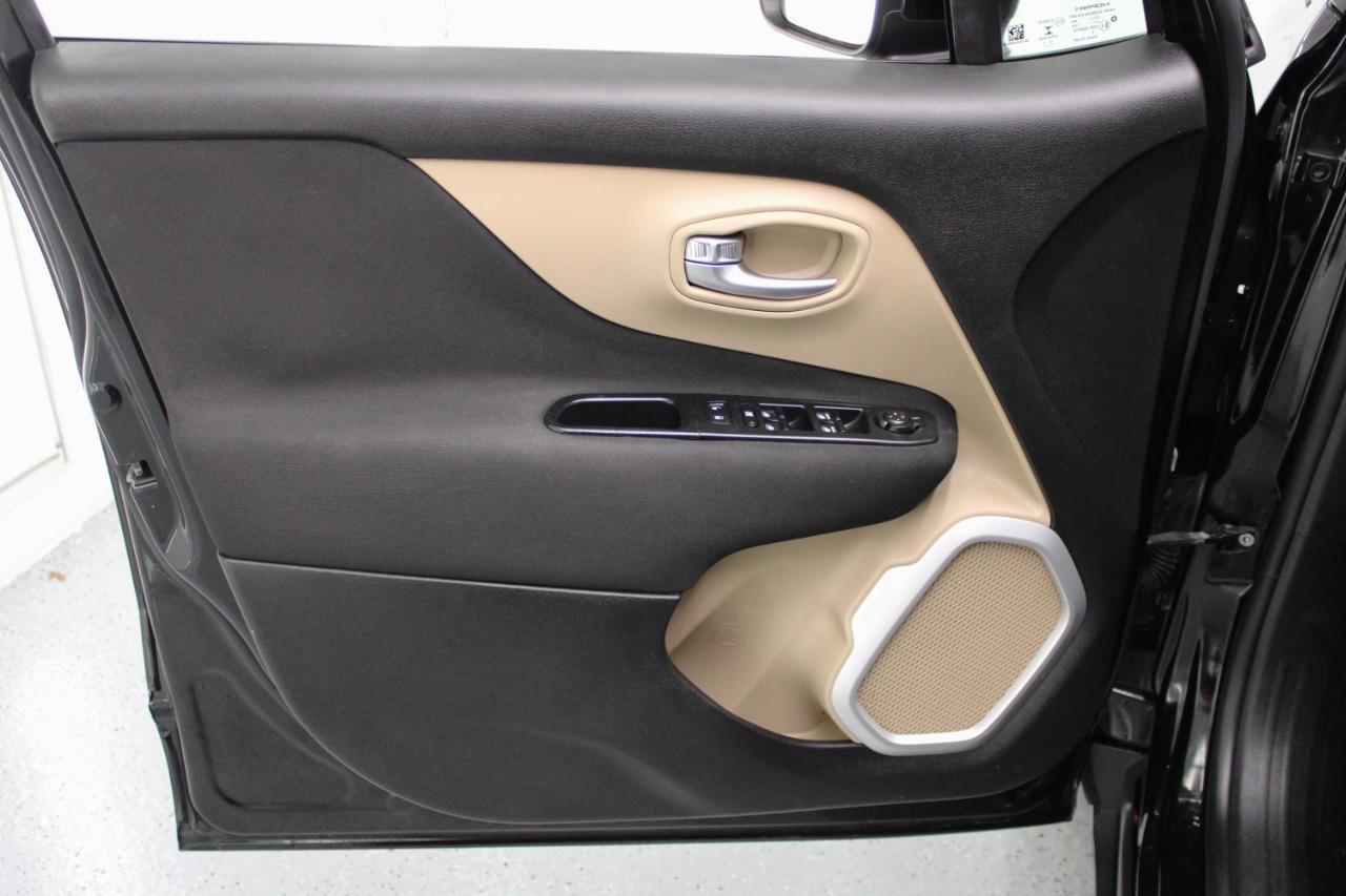 Used 2017 Jeep Renegade Latitude image 33