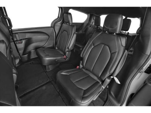 Used 2025 Chrysler Voyager LX FWD image 13