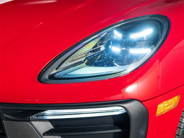 Certified 2025 Porsche Macan Turbo image 12