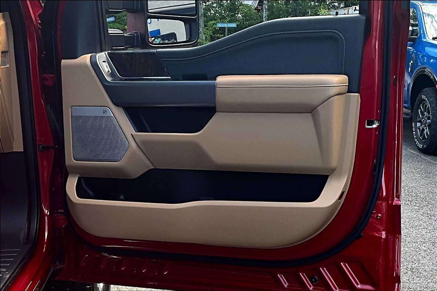 Used 2024 Ford F250 Lariat w/ Chrome Package image 21