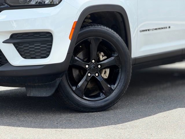 Used 2023 Jeep Grand Cherokee Altitude AWD/4WD image 2