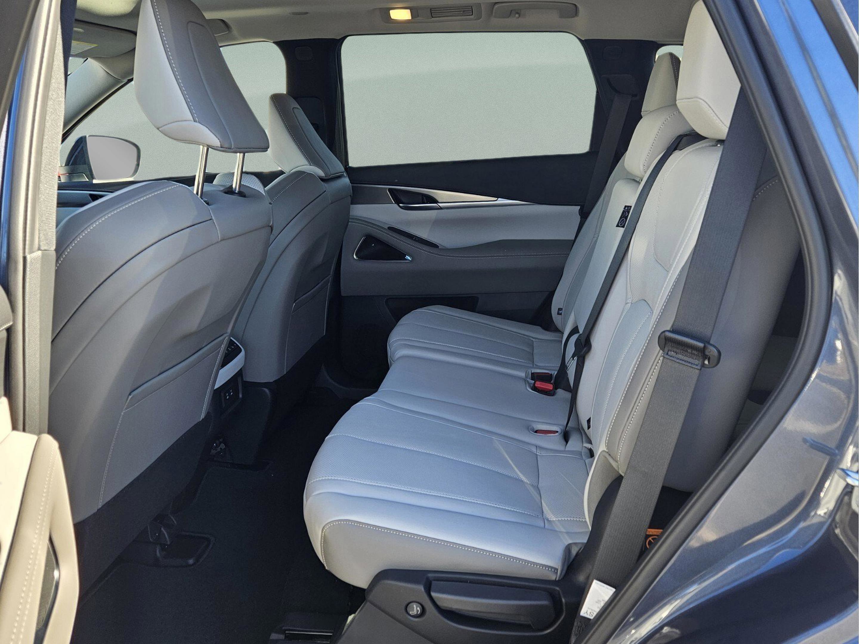 New 2026 INFINITI QX60 Luxe image 11