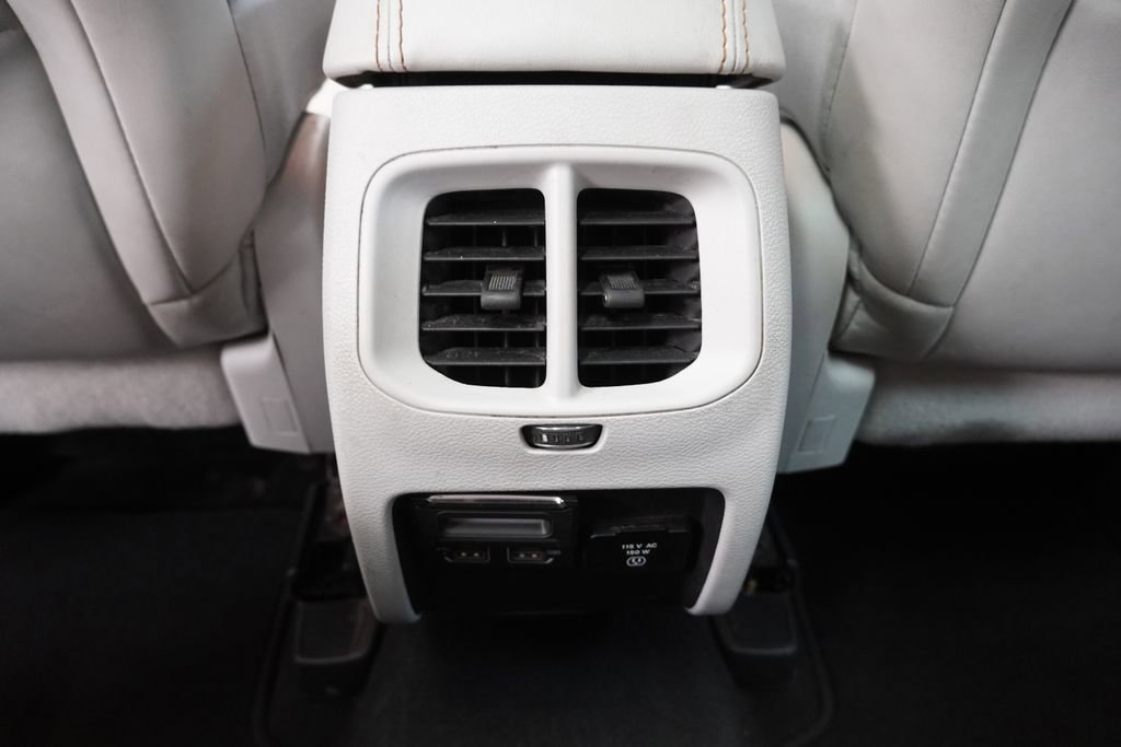 Used 2019 Jeep Cherokee Limited image 25