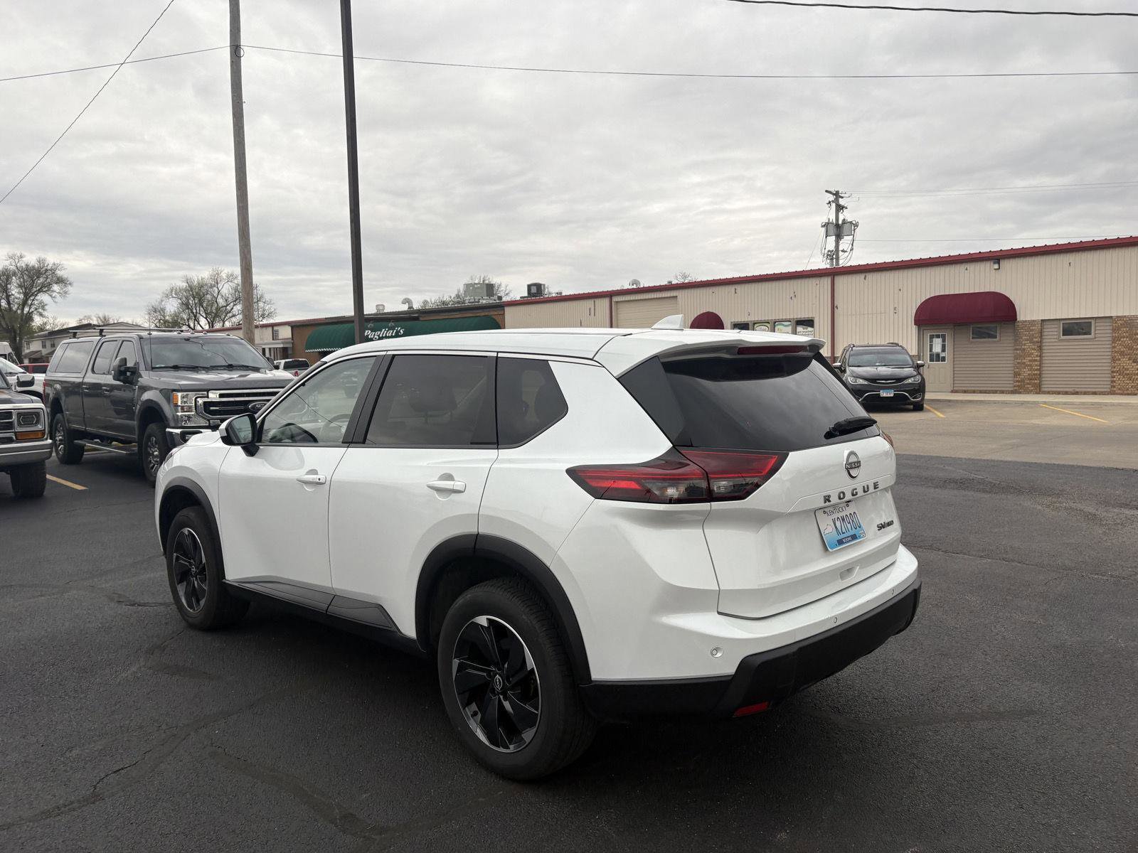 Used 2024 Nissan Rogue SV image 22