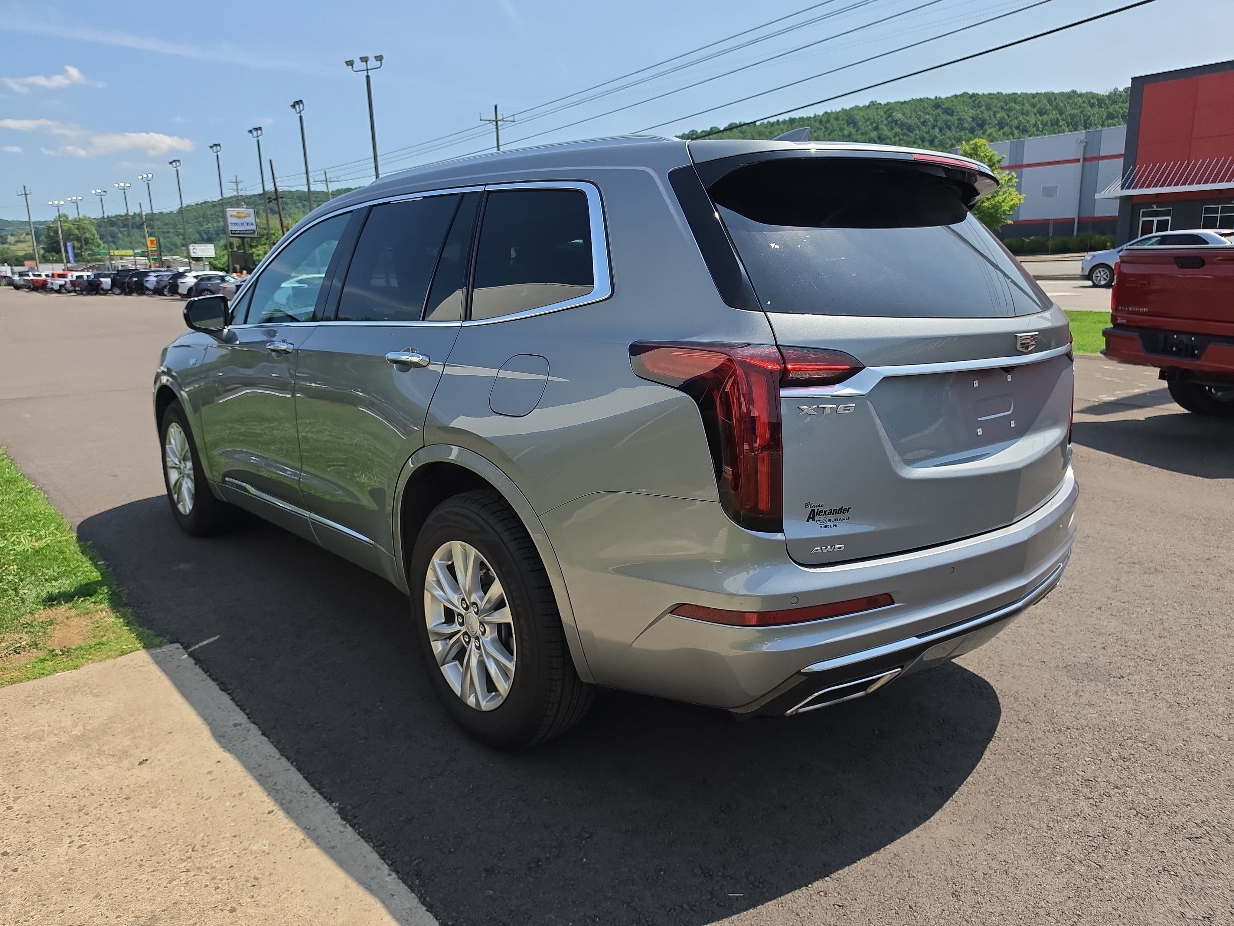 Used 2024 Cadillac XT6 Luxury w/ LPO, Floor Liner Package AWD/4WD image 6