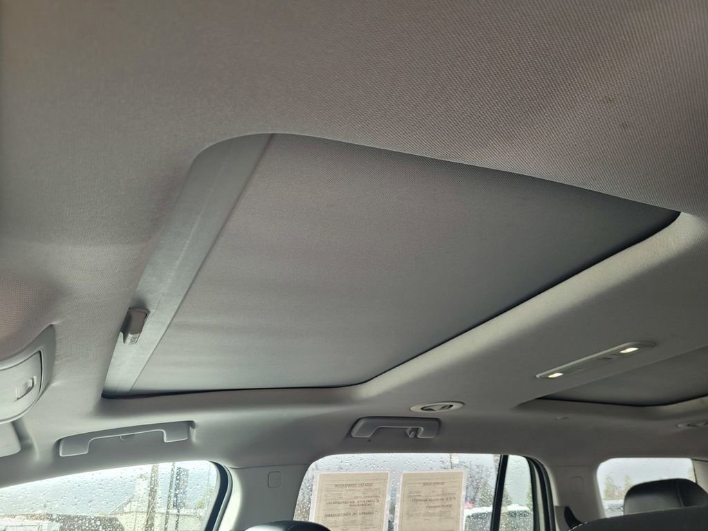 Used 2021 GMC Acadia SLT w/ Preferred Package image 18