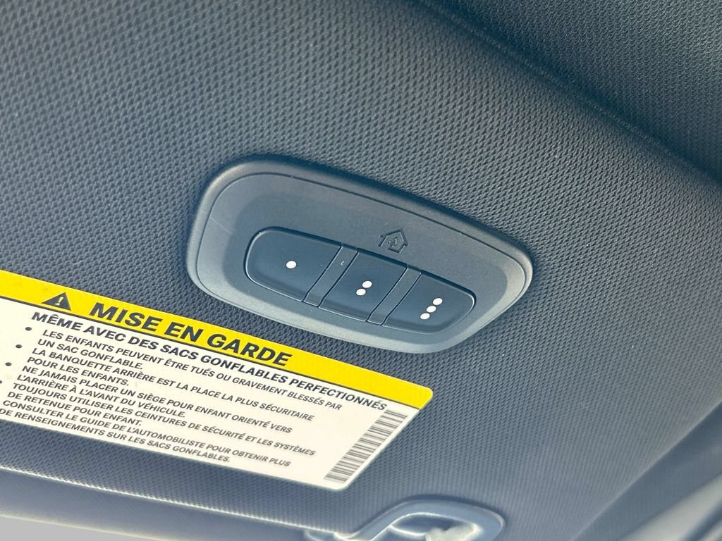 Used 2025 Chrysler Pacifica Limited FWD image 40