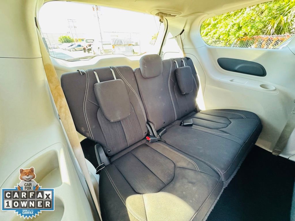 Used 2020 Chrysler Voyager L image 16