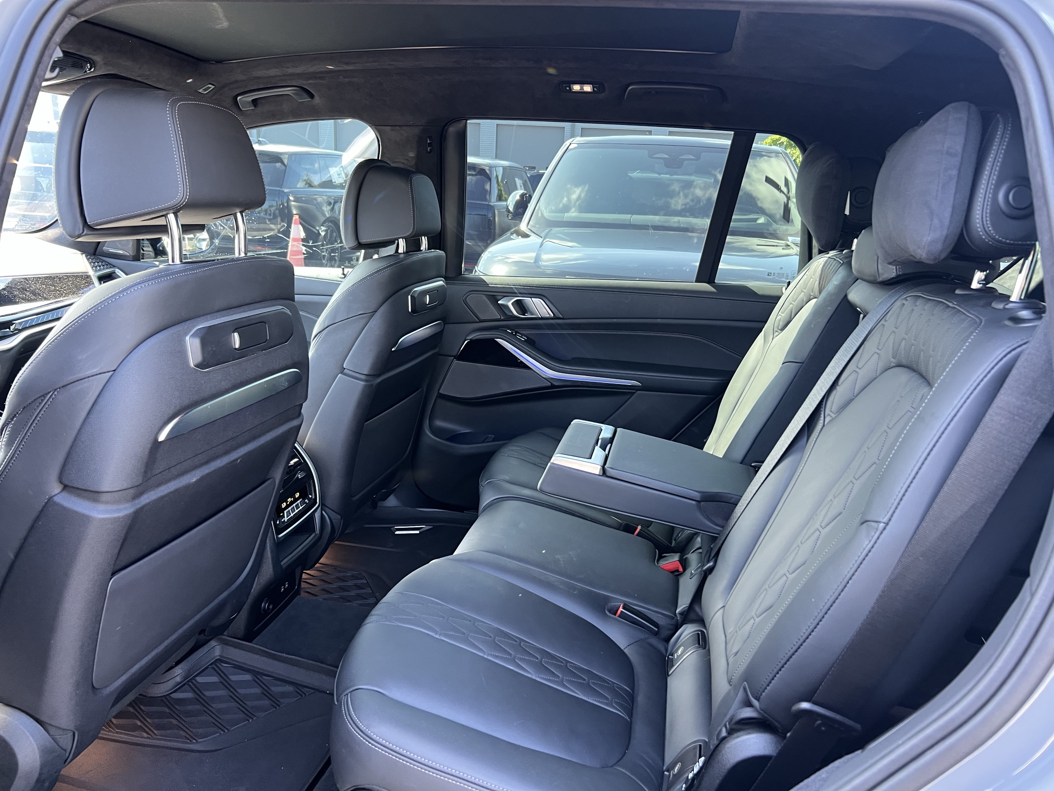 Used 2024 BMW X7 M60i w/ Executive Package AWD/4WD image 30