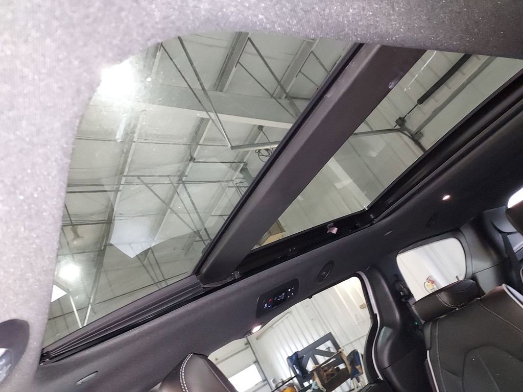 New 2026 Chrysler Pacifica Limited w/ S Appearance Package FWD image 28