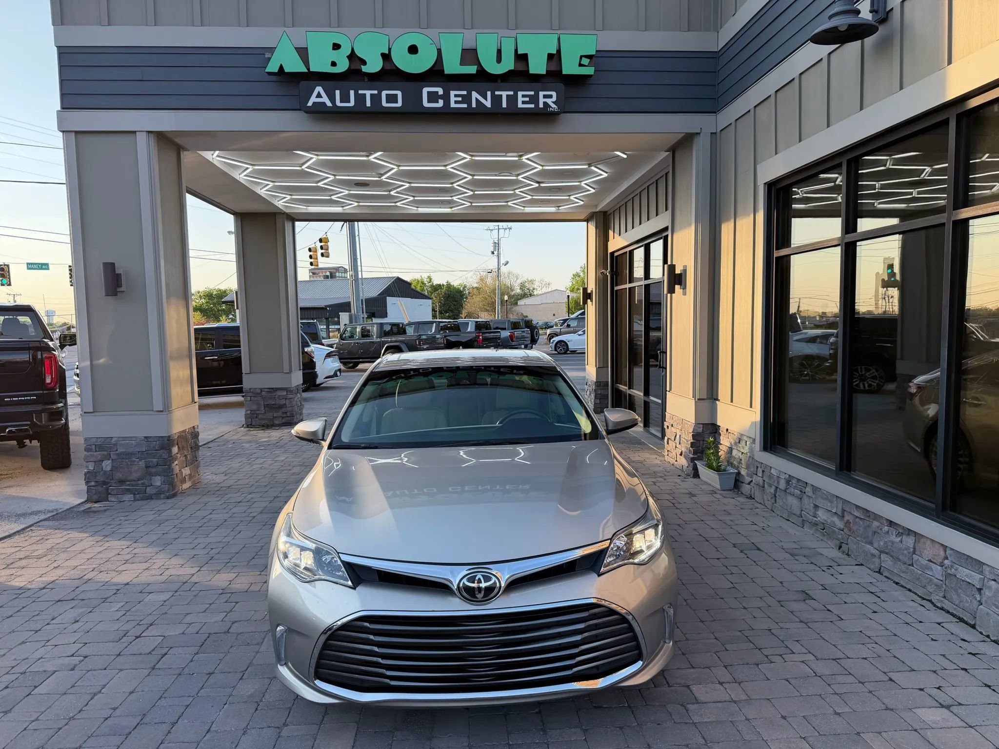 Used 2017 Toyota Avalon Limited FWD image 78