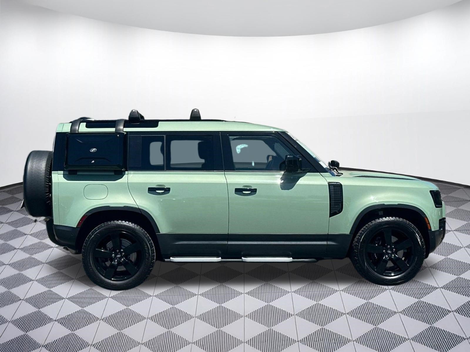 Used 2023 Land Rover Defender 110 75th Limited Edition AWD/4WD image 7