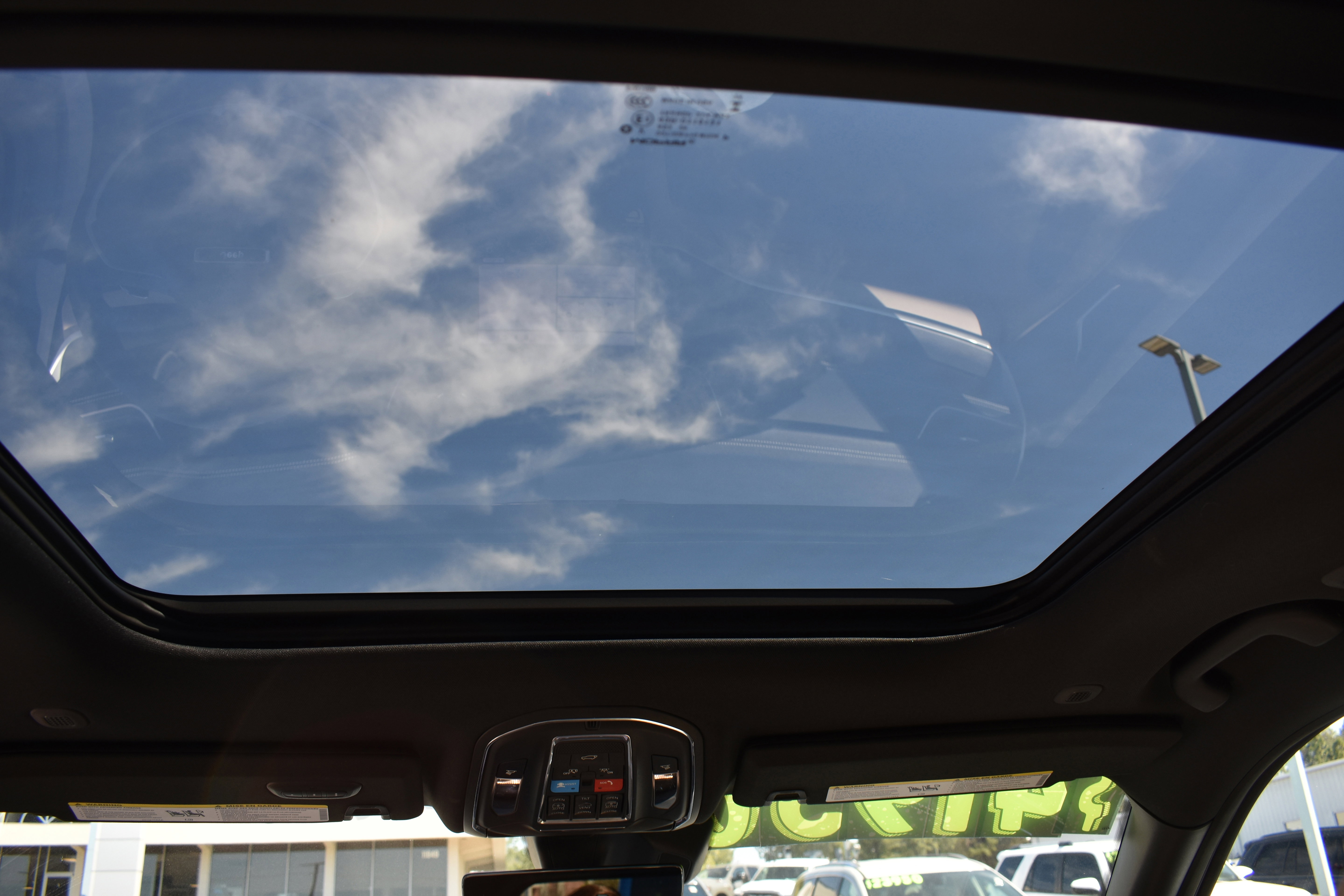 Used 2025 Jeep Grand Cherokee Limited w/ Luxury Tech Group II image 31