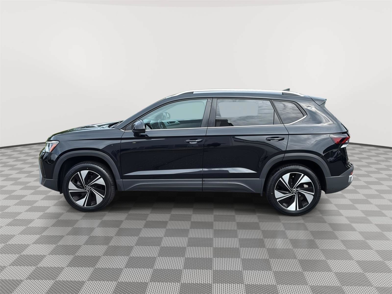 Used 2025 Volkswagen Taos SE AWD/4WD image 8