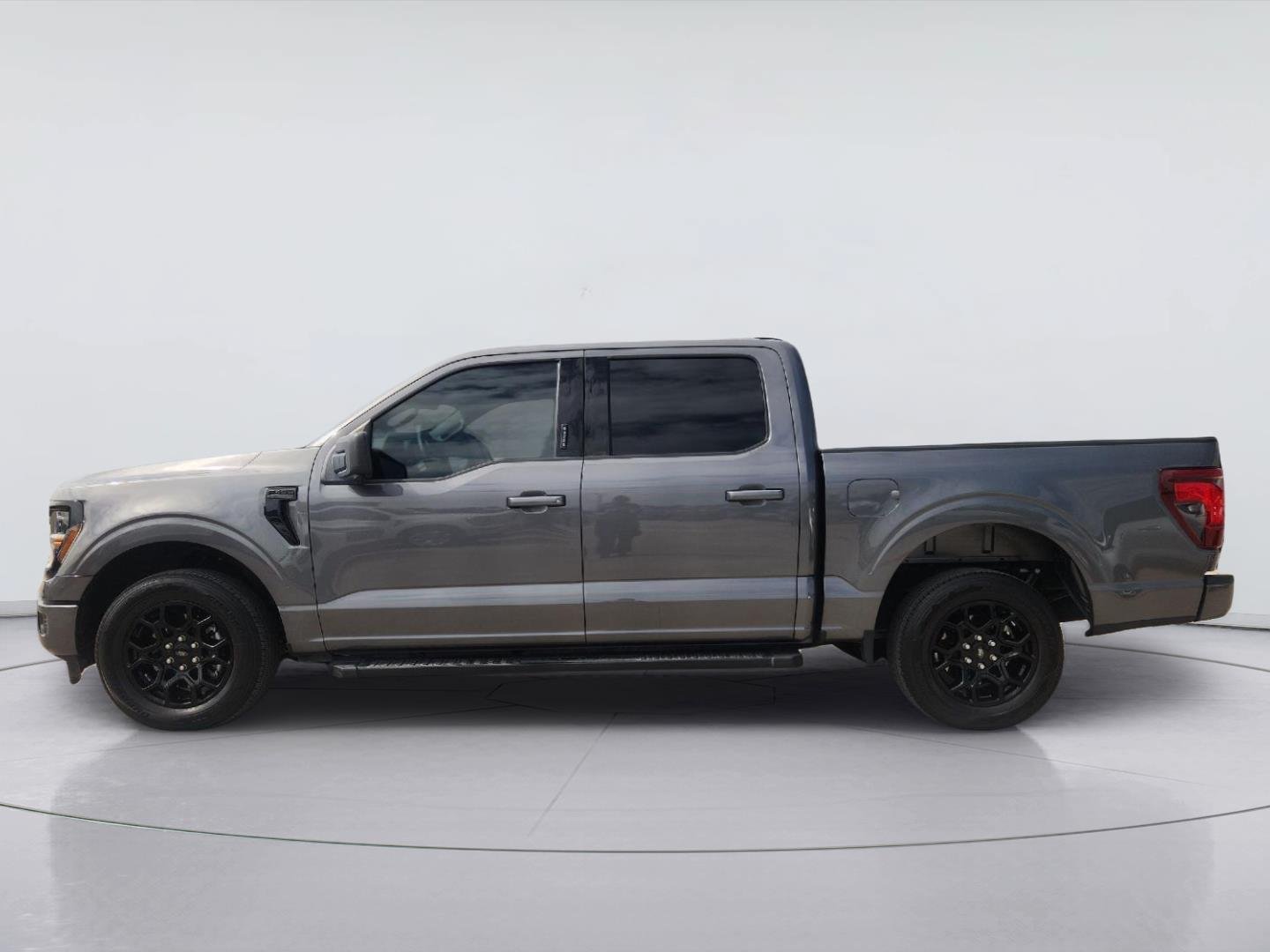 Used 2024 Ford F150 XLT w/ XLT Black Appearance Package RWD image 4