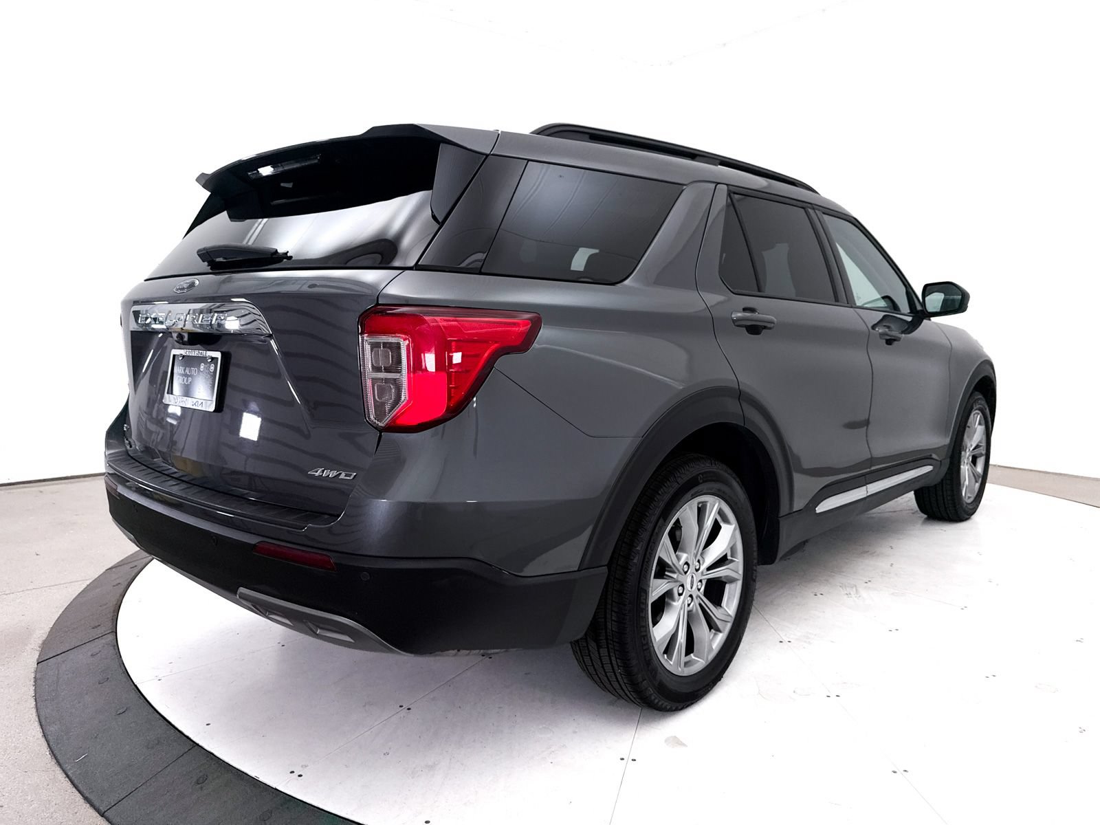 Used 2022 Ford Explorer XLT w/ Equipment Group 202A AWD/4WD image 20