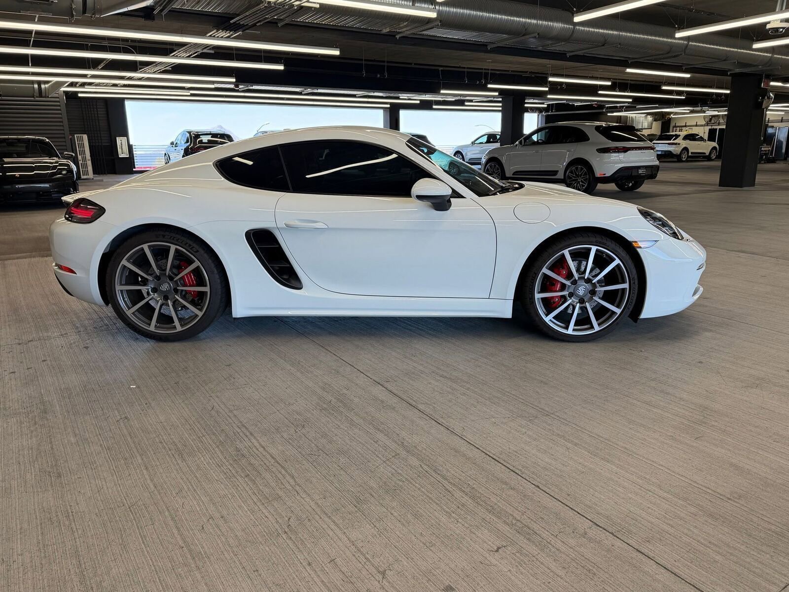 Certified 2022 Porsche 718 Cayman S RWD image 4