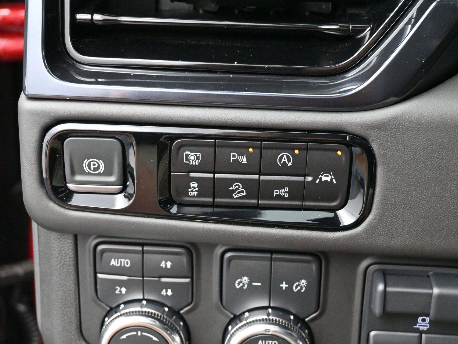 Used 2025 GMC Yukon XL AT4 Ultimate AWD/4WD image 26