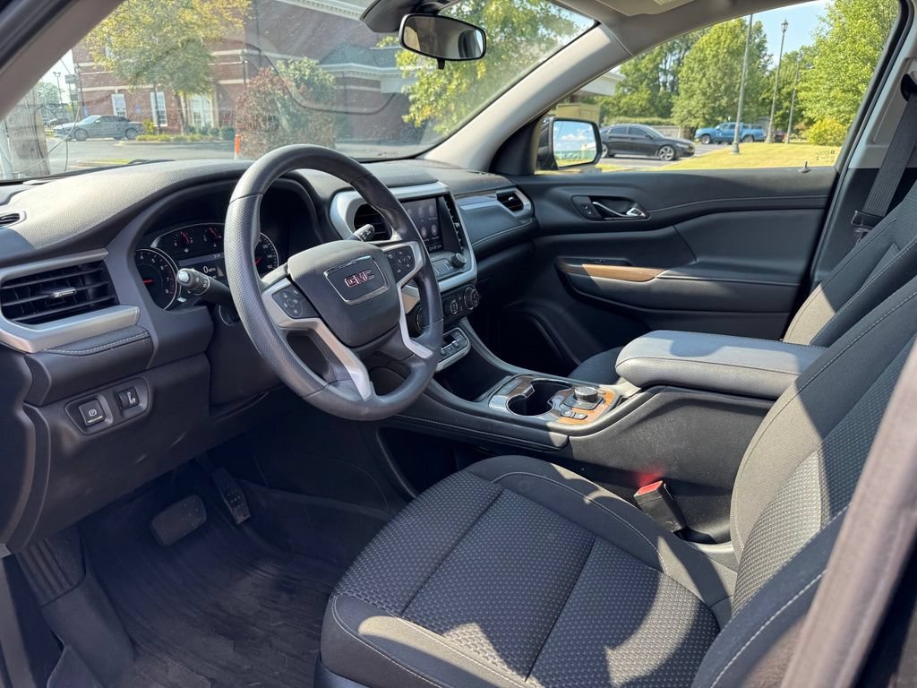 Used 2023 GMC Acadia SLE w/ Driver Convenience Package FWD image 12