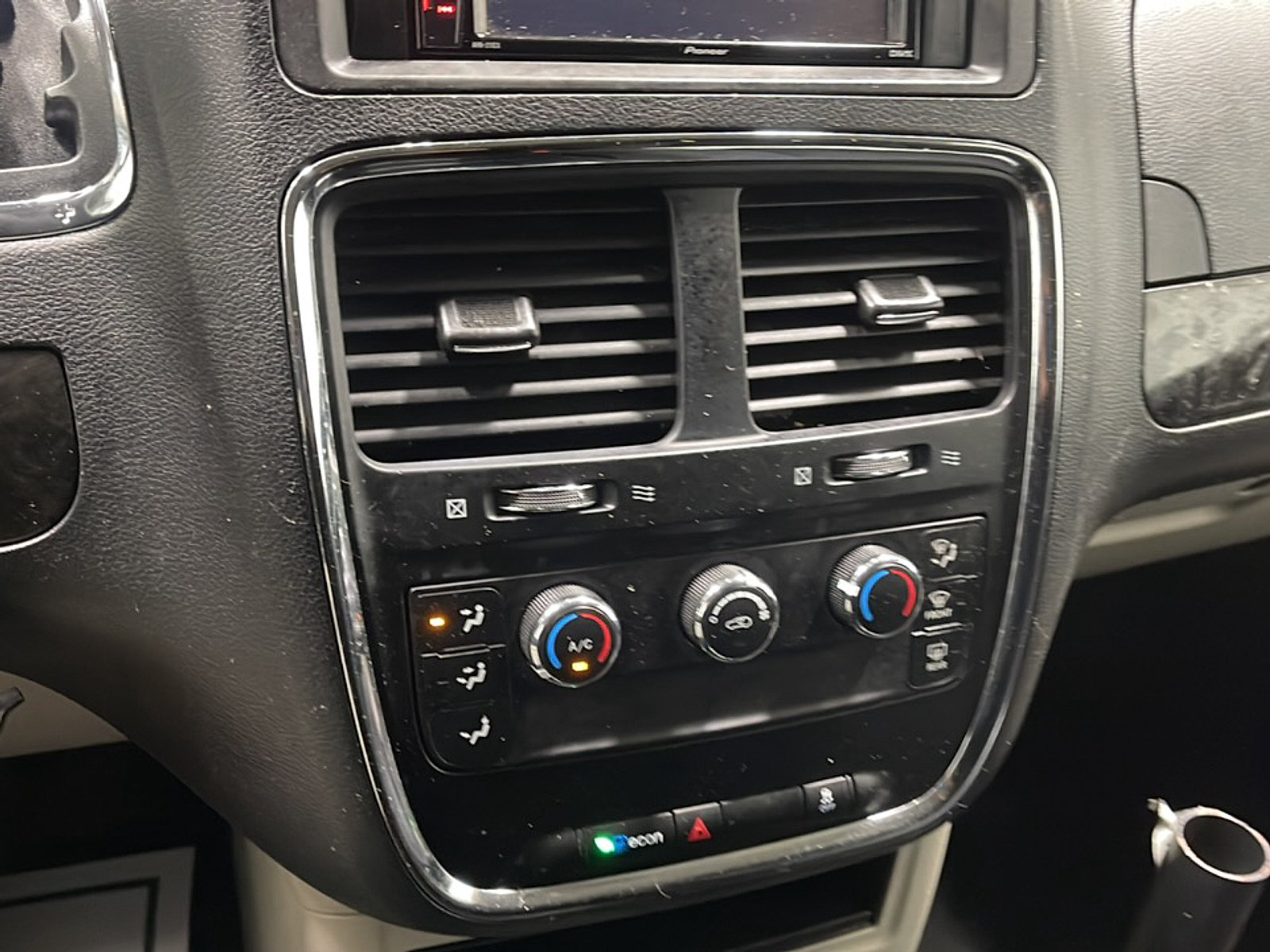 Used 2014 RAM C/V Tradesman w/ UConnect Hands-Free Group FWD image 9