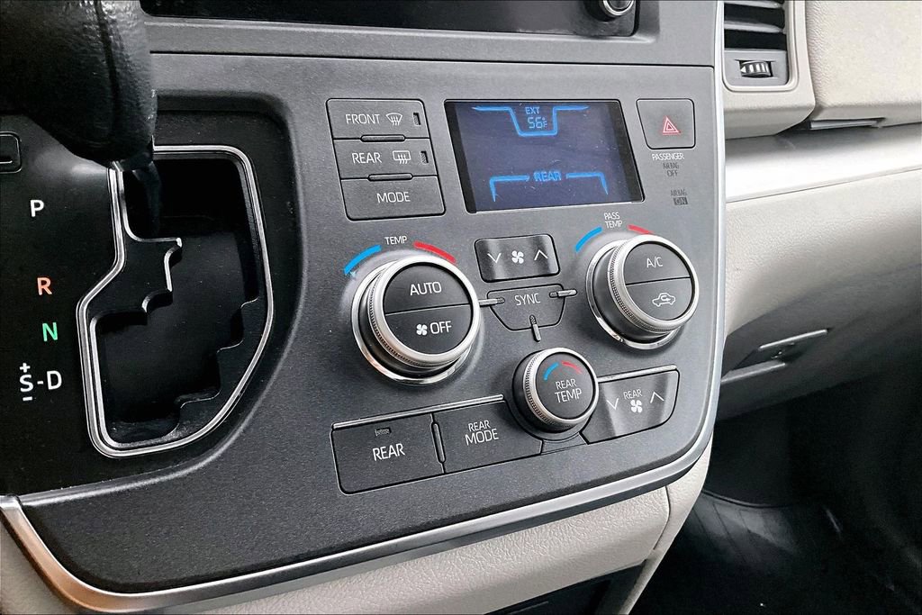Used 2019 Toyota Sienna L image 15