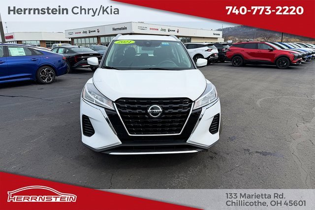Used 2021 Nissan Kicks SV image 2