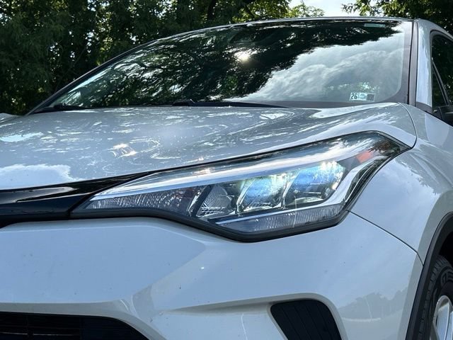 Used 2021 Toyota C-HR LE FWD image 11