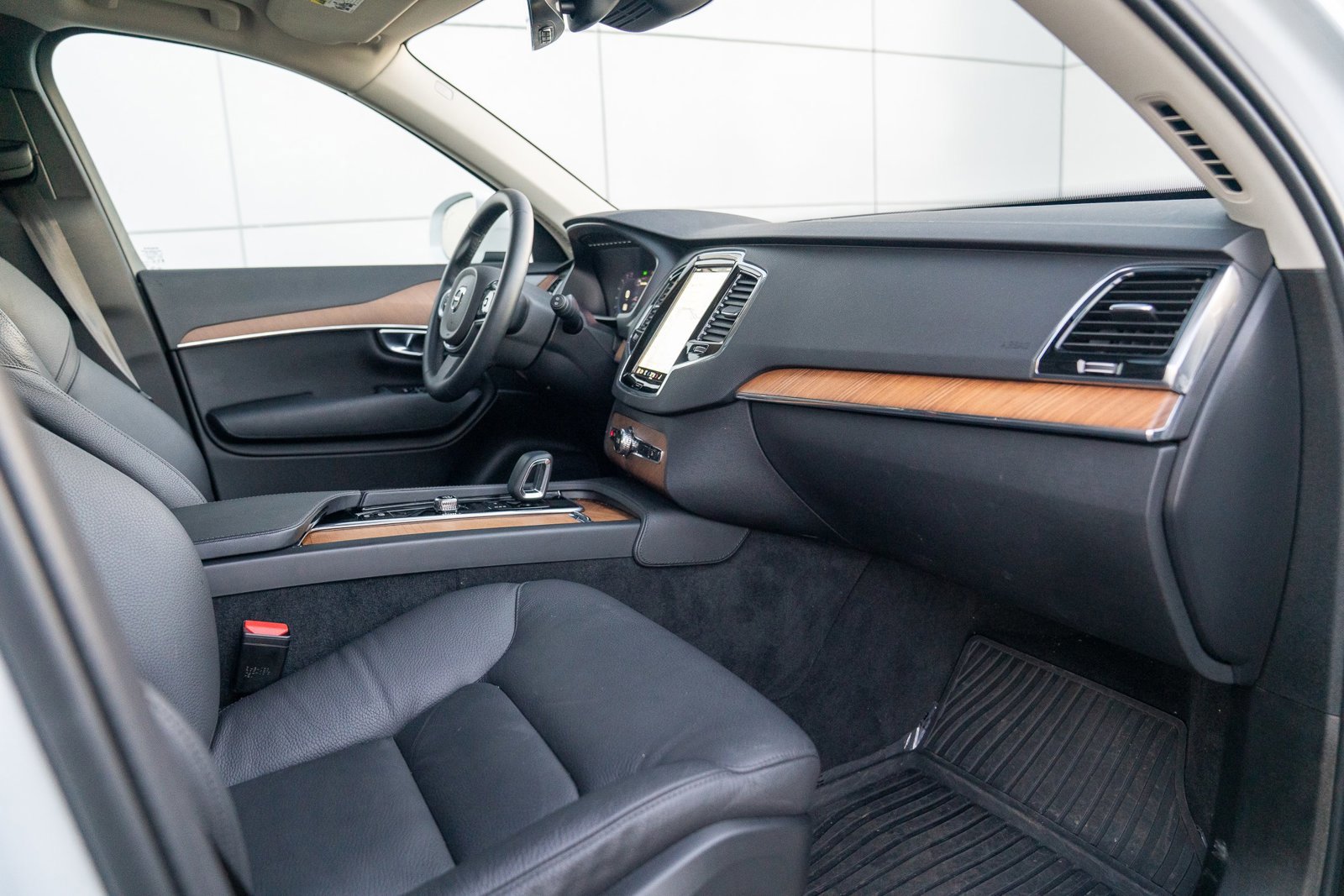 Used 2024 Volvo XC90 T8 Plus w/ Protection Package Premier image 25