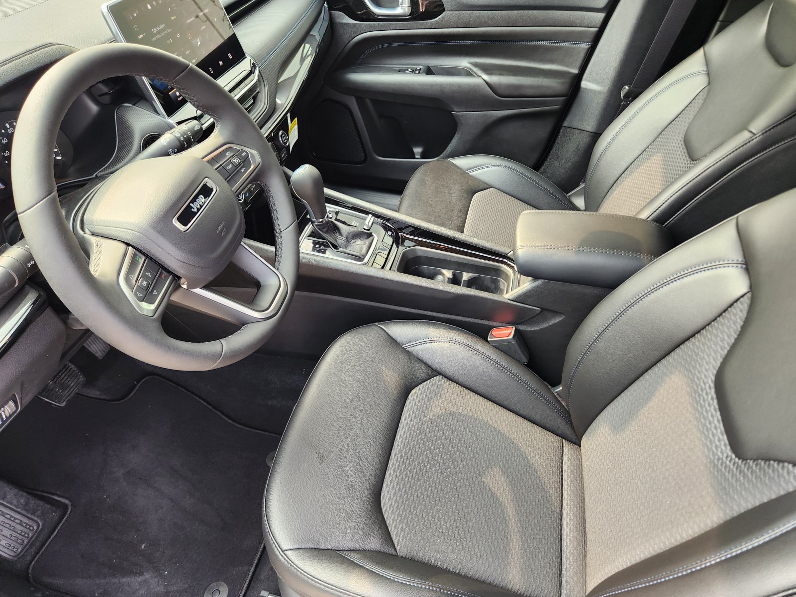 New 2026 Jeep Compass Latitude AWD/4WD image 13