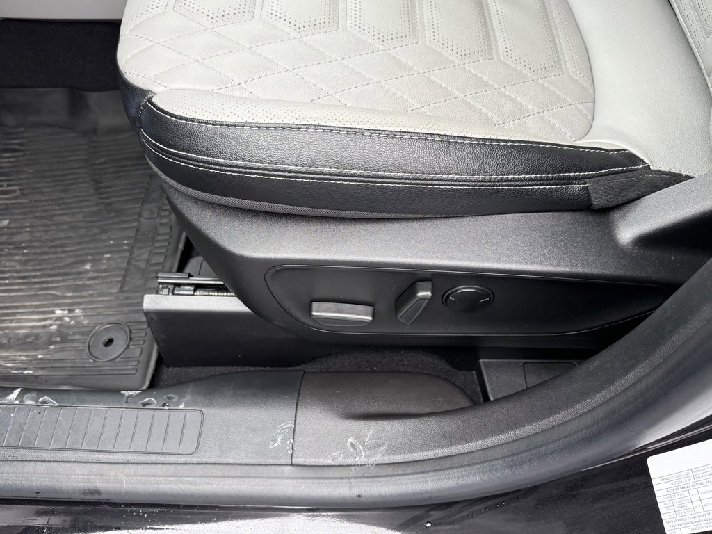 Certified 2023 Ford Escape SE w/ PHEV Premium Package image 19