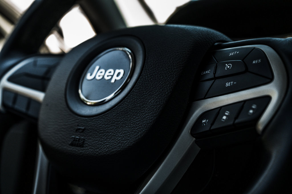 Used 2019 Jeep Grand Cherokee Summit AWD/4WD image 26