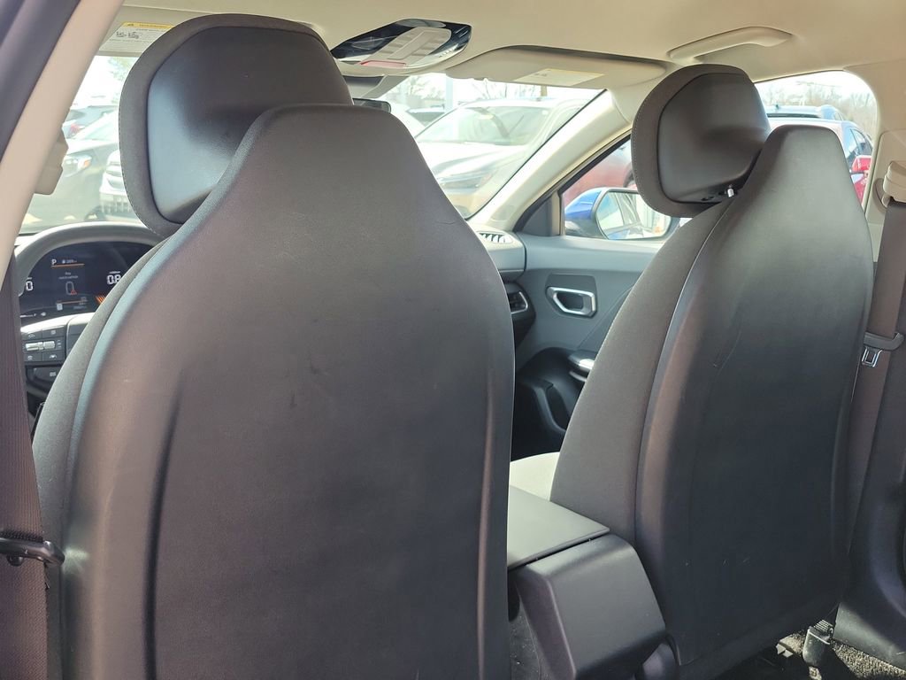 Used 2025 Kia K4 LXS image 13