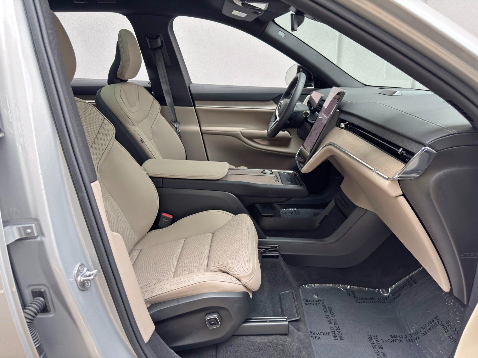 Used 2025 Volvo EX90 Ultra AWD/4WD image 16