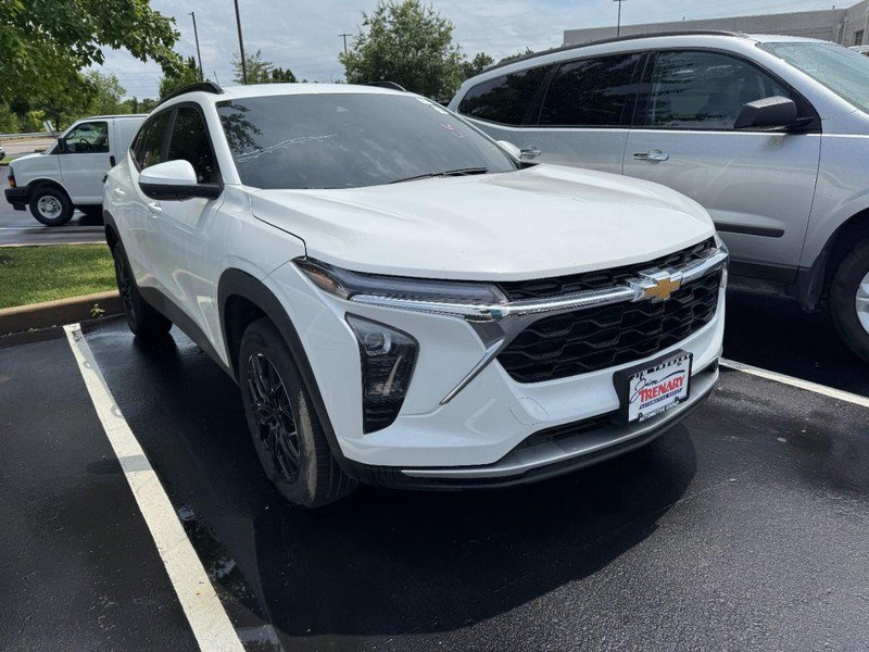 Used 2024 Chevrolet Trax LT w/ Driver Confidence Package FWD image 4