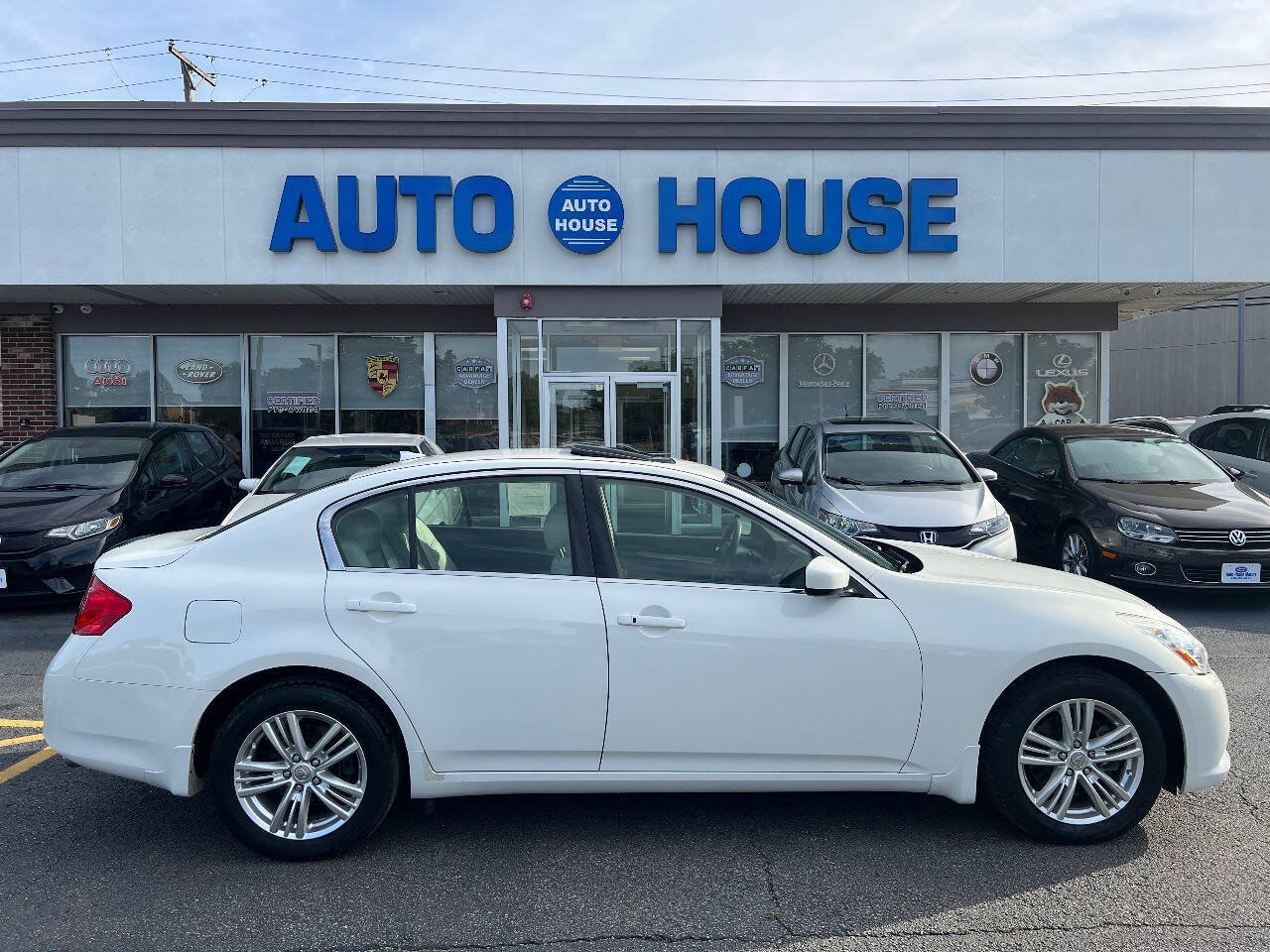 Used 2011 INFINITI G37 x Sedan w/ Premium Pkg AWD/4WD image 10