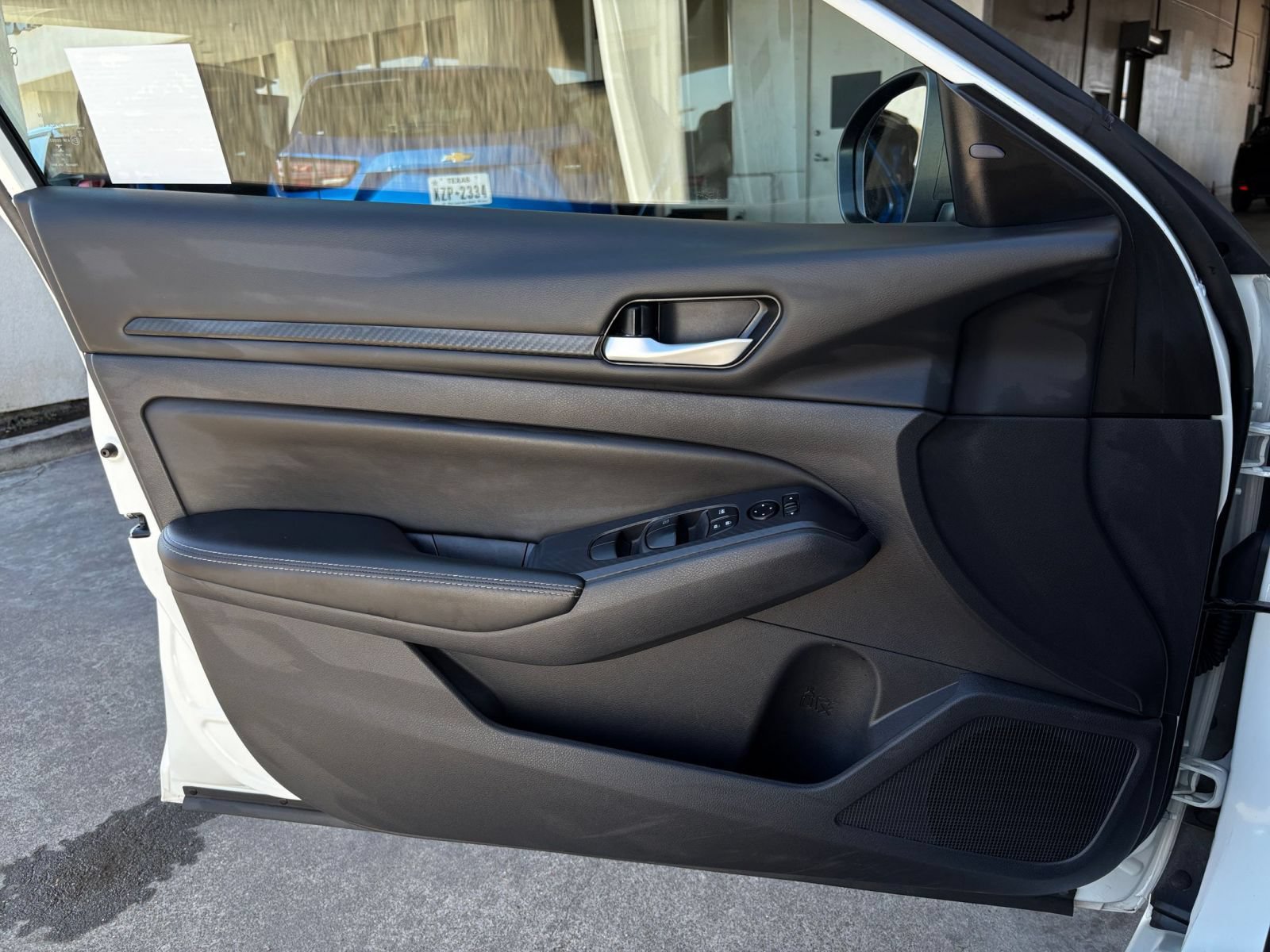 Used 2025 Nissan Altima 2.5 SV FWD image 18